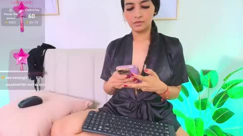Snapshot of trissha_xk1 chatting on January 2025 04:45:01 PM Trissha online show from January 2025 04:45:01 PM