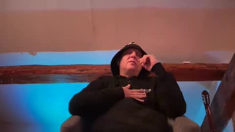 Triton online show from September 2025 04:05:01 AM