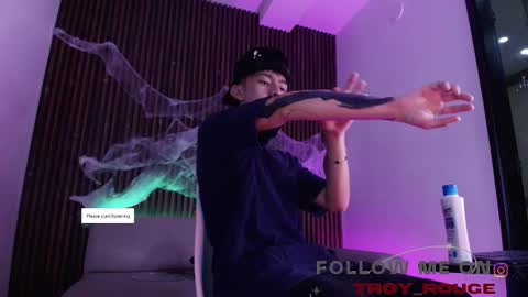 Troy online show from October 2025 04:52:01 PM