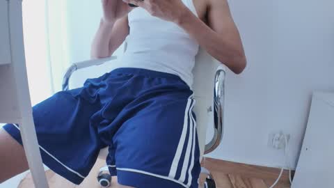 Snapshot of troyeros chatting on April 2026 10:42:02 AM Troy online show from April 2026 10:42:02 AM