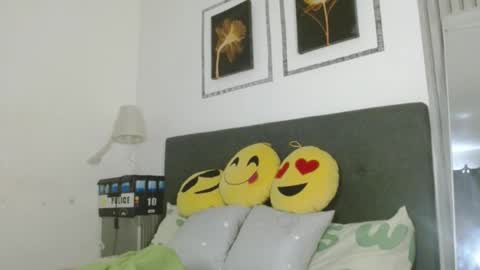 Snapshot of tsnathaliasilvana chatting on January 2025 03:52:01 AM Bella Ratbu online show from January 2025 03:52:01 AM