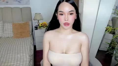 Snapshot of tspearlofasia chatting on April 2026 06:52:01 AM Graciella online show from April 2026 06:52:01 AM