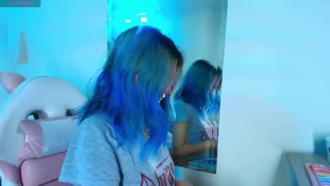 Tsukineko online show from November 2025 02:11:02 AM