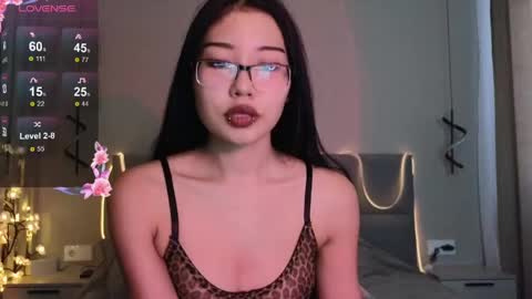 Snapshot of tsukuyami_mi chatting on June 2026 10:10:01 AM Yuki online show from June 2026 10:10:01 AM