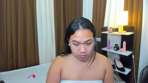 Karen Oquio online show from October 2025 08:26:01 PM