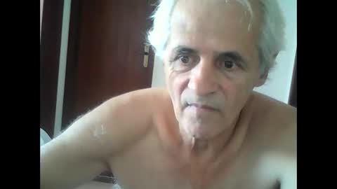 Snapshot of tuamigo8a chatting on February 2025 03:42:02 PM Siveomeves online show from February 2025 03:42:02 PM