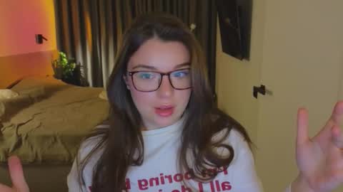 Ariana online show from November 2025 07:48:02 PM