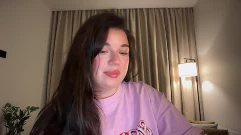 Snapshot of tutti_frutti_ chatting on June 2026 08:37:02 PM Ariana online show from June 2026 08:37:02 PM