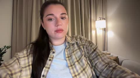 Snapshot of tutti_frutti_ chatting on June 2026 09:27:02 PM Ariana online show from June 2026 09:27:02 PM