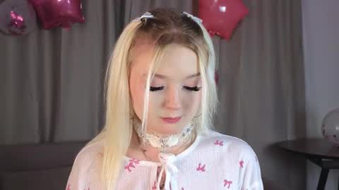 twinklefluff online show from December 2025 04:27:01 PM