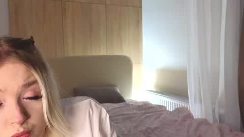 twinklefluff online show from December 2025 04:24:01 PM