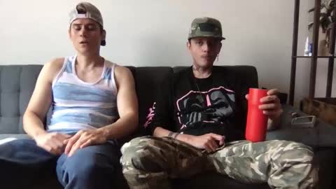 Derrick online show from November 2025 07:16:02 PM