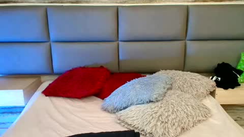 twinslovers_ online show from November 2025 01:19:02 AM