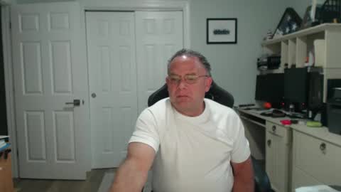 Twopeopleinlove online show from October 2025 10:00:02 AM