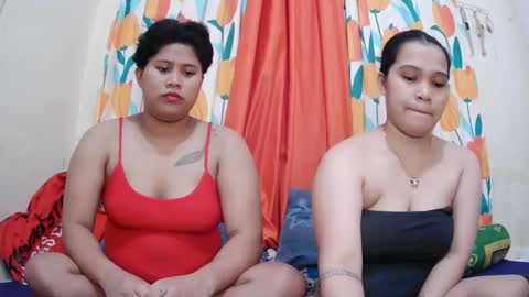 Snapshot of twowetcuties chatting on February 2025 06:08:02 AM Lyn and lea online show from February 2025 06:08:02 AM