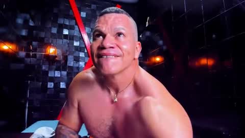 Snapshot of tyleer_scot chatting on April 2026 10:11:02 PM Tyleer Scot online show from April 2026 10:11:02 PM