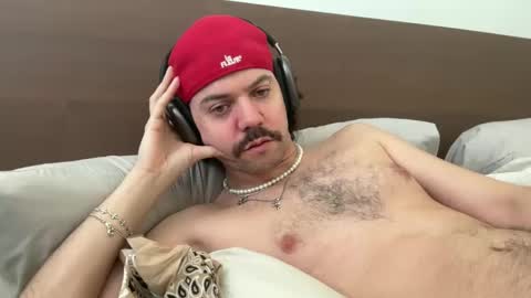 Tyleruzi online show from December 2024 04:17:01 PM