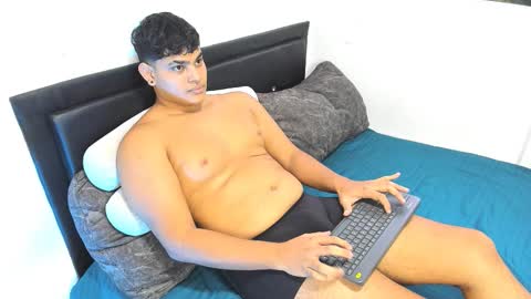 tyson_smithx online show from November 2025 10:21:02 PM