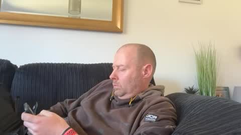 ukmatty3 online show from April 2026 01:24:01 PM