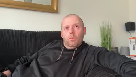 ukmatty3 online show from April 2026 05:32:02 PM