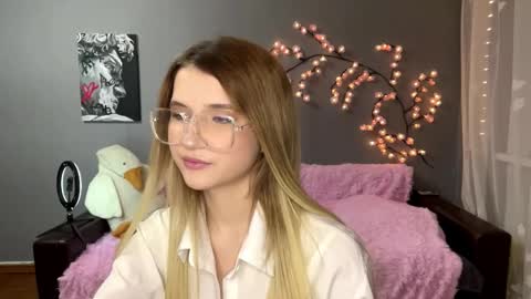 Vikki online show from December 2025 04:12:02 PM