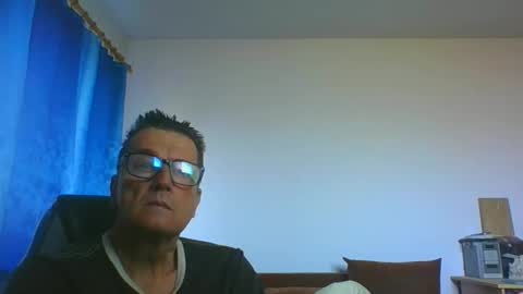 Snapshot of ulmeni4 chatting on June 2026 05:19:02 AM ulmeni4 online show from June 2026 05:19:02 AM