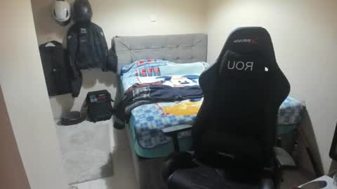 Snapshot of ulxer chatting on April 2026 07:12:01 PM hi im mike tyson - online show from April 2026 07:12:01 PM