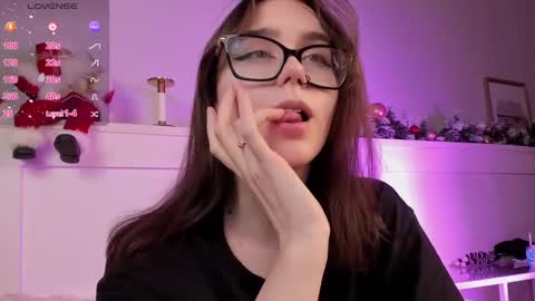 Una  online show from December 2024 03:19:02 PM