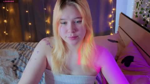 Snapshot of unburntkatniss chatting on April 2026 08:08:01 AM unburntkatniss online show from April 2026 08:08:01 AM