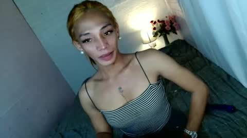 Snapshot of uncut_queen chatting on May 2026 10:53:01 AM LOVELY JANE online show from May 2026 10:53:01 AM