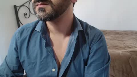 Snapshot of under_thedesk chatting on April 2026 09:41:02 AM Giov online show from April 2026 09:41:02 AM