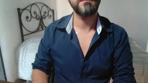 Snapshot of under_thedesk chatting on May 2026 05:08:02 PM Giov online show from May 2026 05:08:02 PM