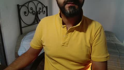 Snapshot of under_thedesk chatting on May 2026 05:19:02 PM Giov online show from May 2026 05:19:02 PM