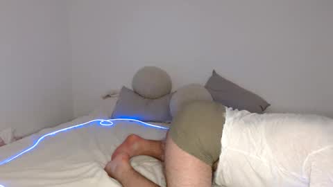 Snapshot of unveilx_ chatting on April 2026 12:32:01 PM unveilx_ online show from April 2026 12:32:01 PM