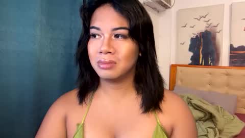 Snapshot of ur_cutiesthotasianxx chatting on November 2025 03:48:01 AM Vee online show from November 2025 03:48:01 AM