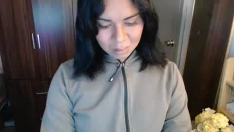 Snapshot of ur_cutiesthotasianxx chatting on January 2026 01:21:02 AM Vee online show from January 2026 01:21:02 AM