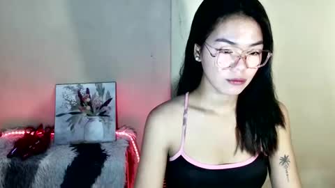 Snapshot of urasian_mary chatting on April 2026 08:25:02 PM urasian_mary online show from April 2026 08:25:02 PM