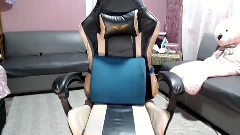 NEWRA  ALLISON online show from February 2025 06:56:02 PM