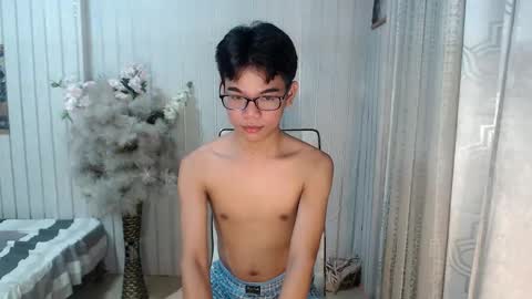 Snapshot of urdreamboy_doms chatting on April 2026 05:50:01 PM urdreamboy_doms online show from April 2026 05:50:01 PM