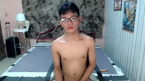 Snapshot of urdreamboy_doms chatting on April 2026 06:06:01 AM urdreamboy_doms online show from April 2026 06:06:01 AM