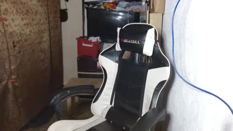 Snapshot of urfynestasian chatting on October 2025 01:37:01 PM urfynestasian online show from October 2025 01:37:01 PM