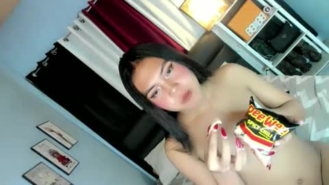 Snapshot of urhot_fcking_zoey chatting on February 2025 07:19:02 PM zoey noir online show from February 2025 07:19:02 PM