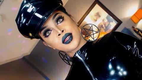 UrMajestyTyra online show from October 2025 01:47:01 AM