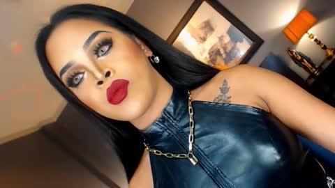 UrMajestyTyra online show from November 2025 01:11:01 AM