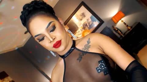 UrMajestyTyra online show from November 2025 01:27:02 AM