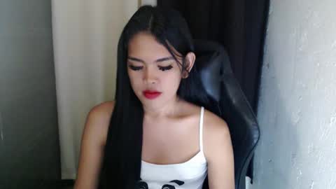 Snapshot of urpinayjenfuckerxxx chatting on February 2025 02:01:01 AM Jenny online show from February 2025 02:01:01 AM