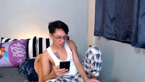 Snapshot of urpinoyasianx chatting on November 2025 11:03:01 PM Mel online show from November 2025 11:03:01 PM