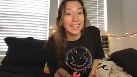 Lily online show from November 2025 04:40:01 PM