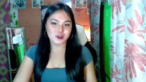 Snapshot of urunexpensivecamilla chatting on April 2026 05:11:01 PM YOURGIRLCAMILLA online show from April 2026 05:11:01 PM