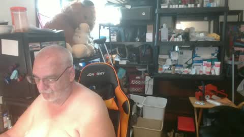 Snapshot of usgoober chatting on June 2026 01:28:02 AM Eric online show from June 2026 01:28:02 AM